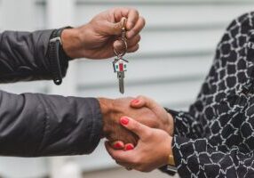 Agent holding keys